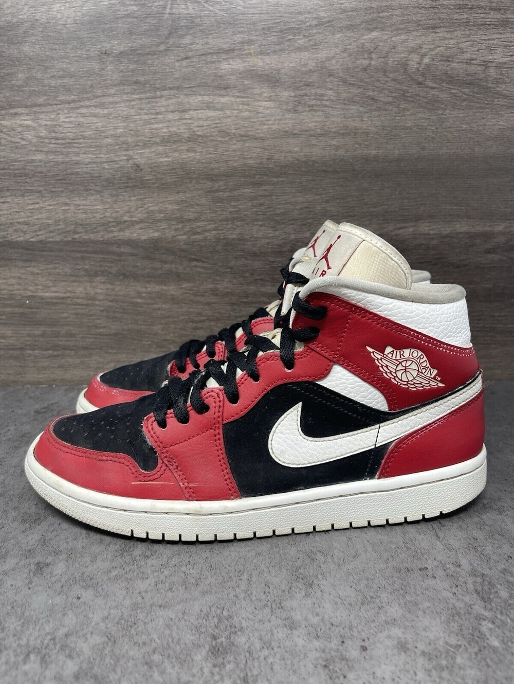 Air Jordan 1 Mid Chicago Black Toe Size 9 Womens Red White Black BQ6472-601